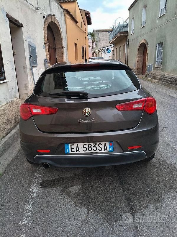 Usata Alfa Romeo Giulietta 105 CV (77 kW) 2010 Grigio Utilitaria
