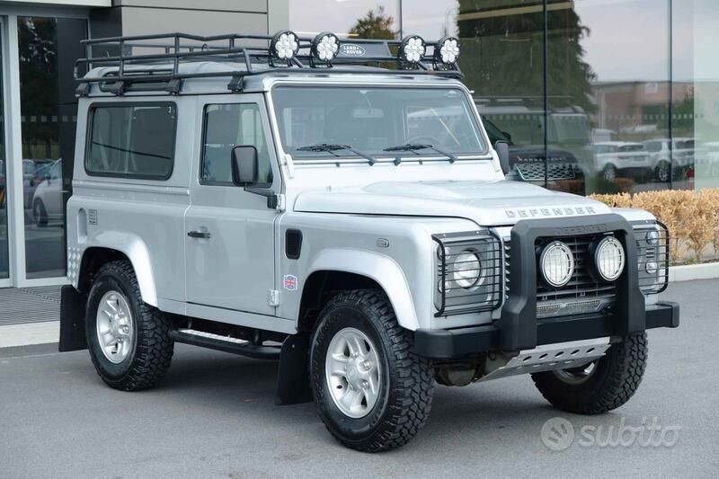 Usata Land Rover Defender SE 122 CV (89 kW) 2008 Argento SUV