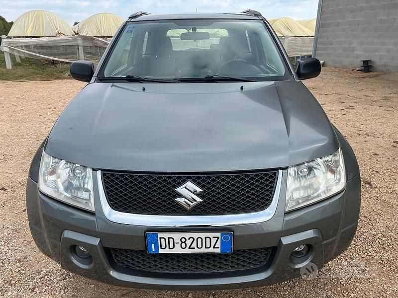Usata Suzuki Grand Vitara 129 CV (94 kW) 2006 Marrone SUV