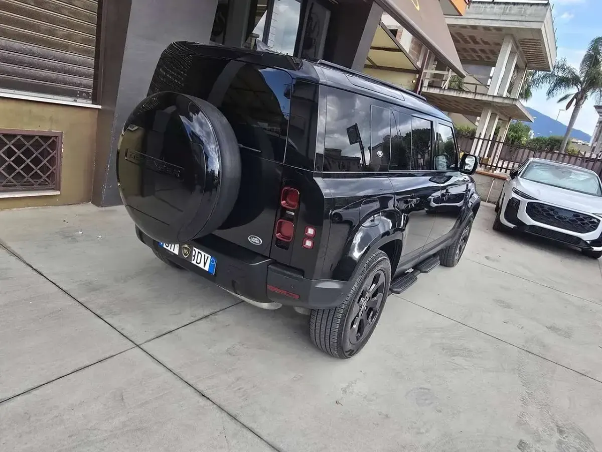 Usata Land Rover Defender SE Dynamic 200 CV (147 kW) 2023 Nero SUV