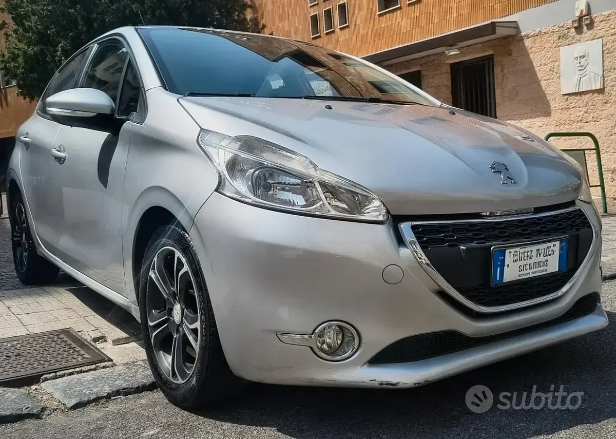 Usata Peugeot 208 Access 95 CV (69 kW) 2014 Grigio Utilitaria
