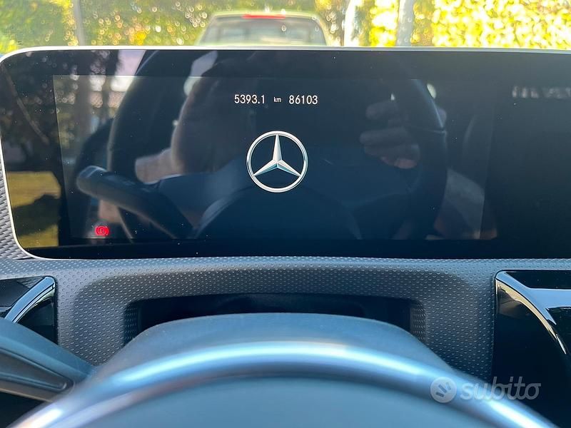 Usata Mercedes A180 140 CV (102 kW) 2019 Nero Berlina