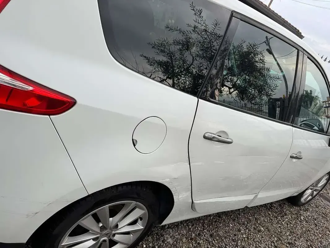 Usata Renault Scénic III Luxe 110 CV (80 kW) 2010 Monovolume