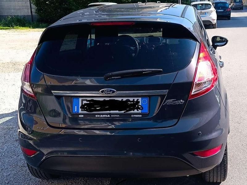 Begagnad Ford Fiesta Business Edition 97 HK (71 kW) 2013 Grå Sedan
