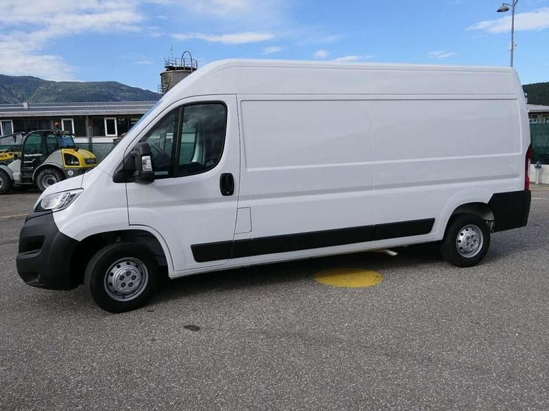 Bianco Usata 2023 Opel Movano S Furgone | 19.900 € (Ottimo prezzo) - Immagine 1/4