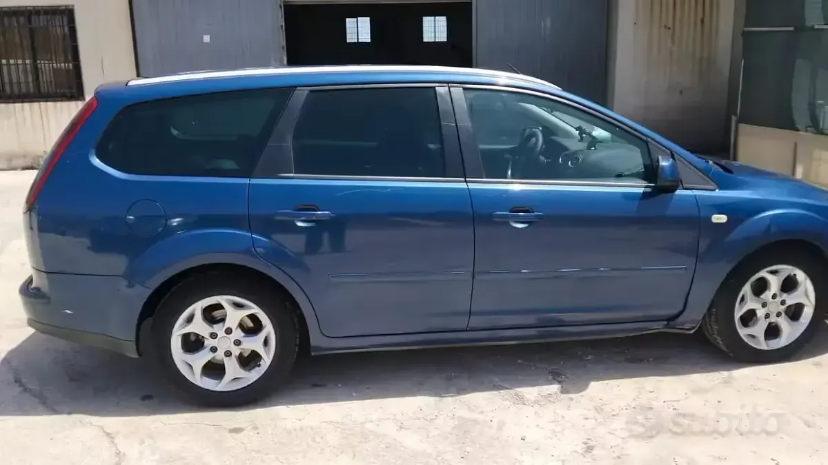 Usata Ford Focus 100 CV (73 kW) 2008 Blu Station wagon