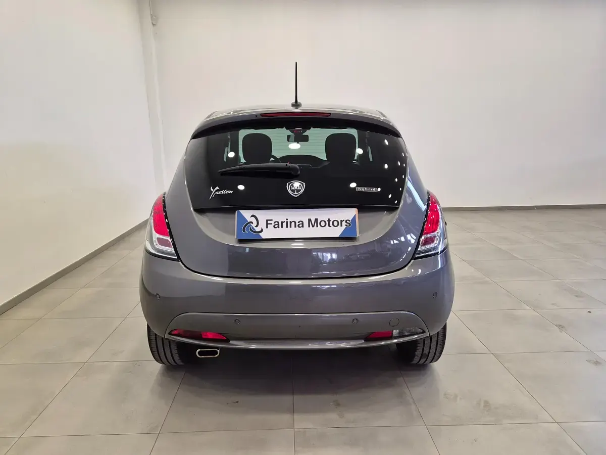 Usata Lancia Ypsilon Silver 69 CV (50 kW) 2022 Grigio Utilitaria