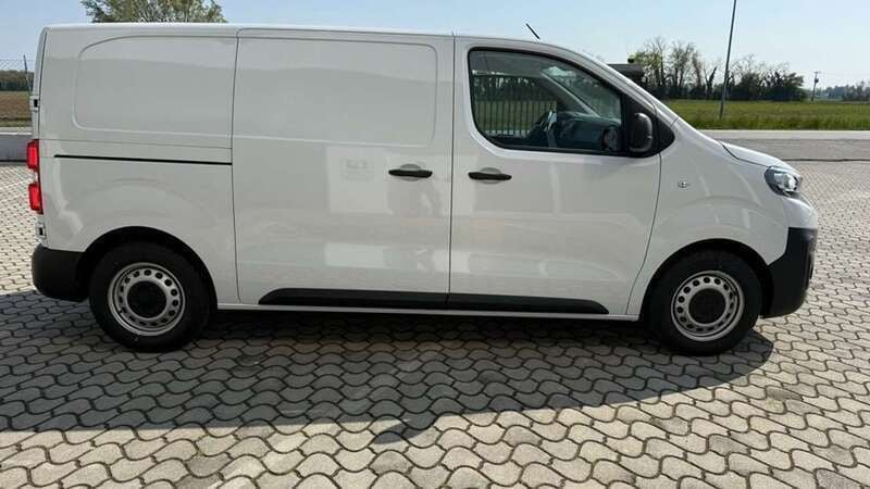 Usata Peugeot Expert Premium 102 CV (75 kW) 2024 Kaolin white Furgone