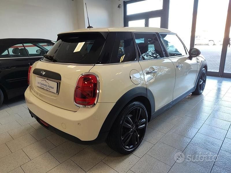 Usata Mini ONE 75 CV (55 kW) 2016 Beige Utilitaria