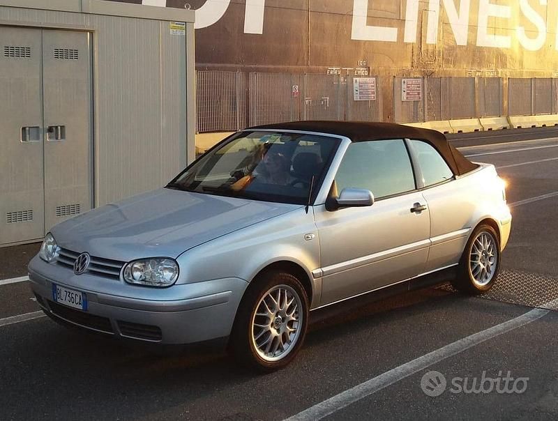Usata VW Golf Cabriolet Highline 90 CV (66 kW) 2000 Grigio Cabrio
