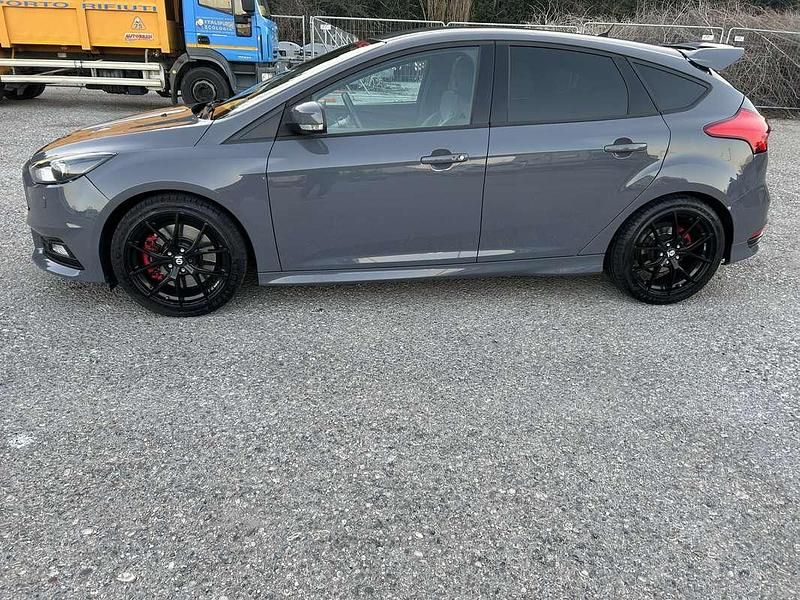 Usata Ford Focus ST 250 CV (183 kW) 2016 Berlina
