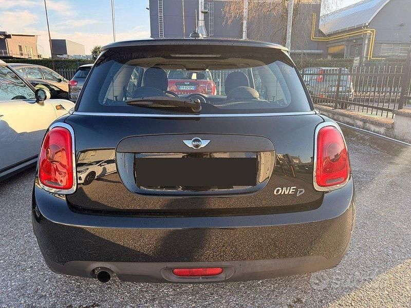 Usata Mini ONE Hype 95 CV (69 kW) 2017 Nero Utilitaria