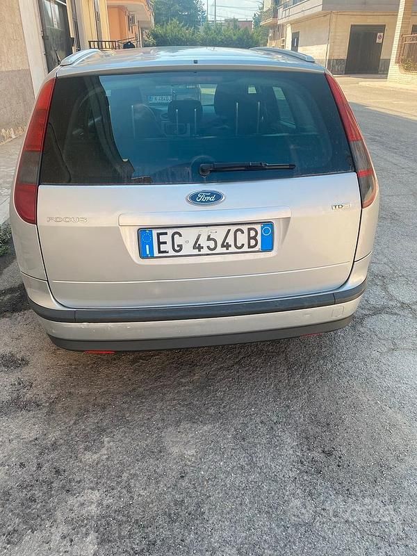 Usata Ford Focus 110 CV (80 kW) 2006 Grigio Station wagon