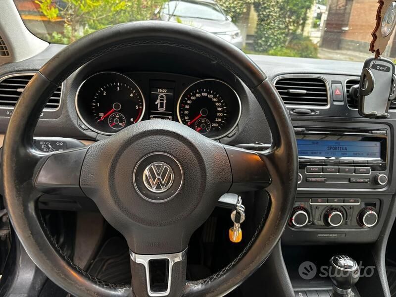 Usata VW Golf VII 110 CV (80 kW) 2015 Nero Station wagon