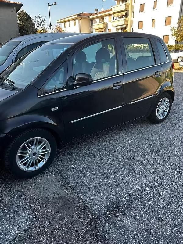 Usata Lancia Musa S 92 CV (67 kW) 2010 Nero Monovolume