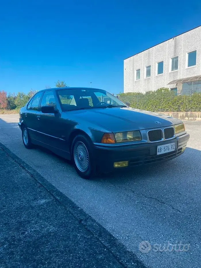 Usata BMW 318 Efficient Dynamics 115 CV (84 kW) 1995 Grigio Berlina