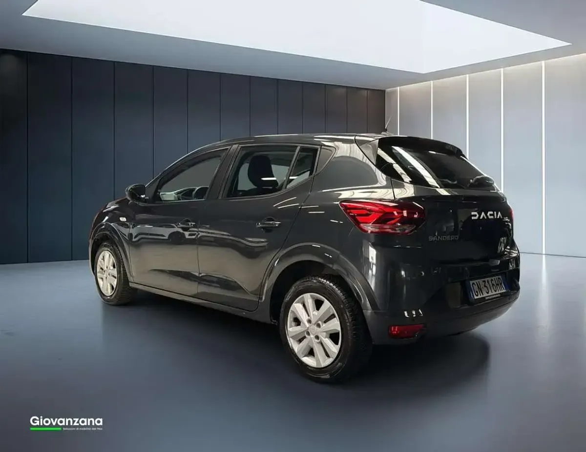 Usata Dacia Sandero Expression 101 CV (74 kW) 2023 Grigio cometa Berlina