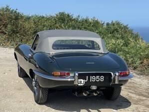 Usata Jaguar E-Type 269 CV (197 kW) 1962 Verde Cabrio