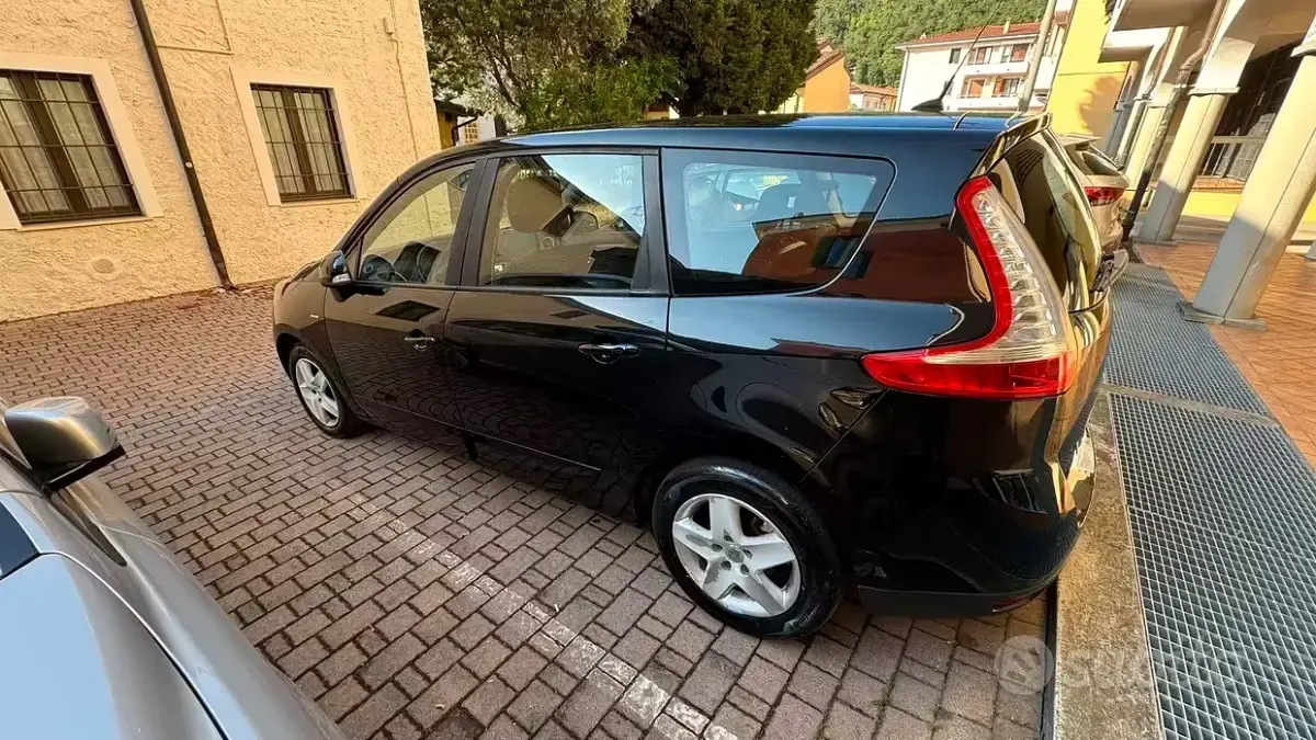 Usata Renault Scénic 110 CV (80 kW) 2015 Nero Monovolume