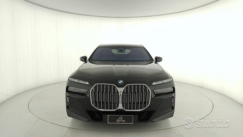 Usata BMW 740 M Sport 299 CV (219 kW) 2024 Nero Berlina