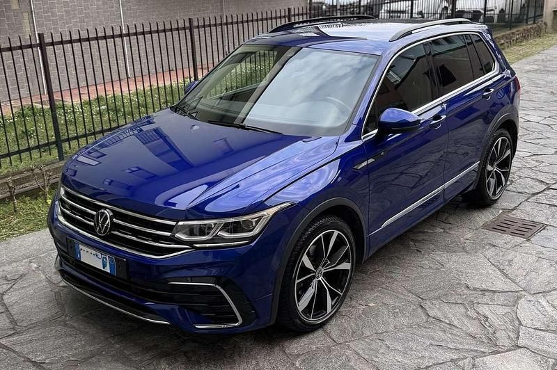 Usata VW Tiguan R-line 177 CV (130 kW) 2023 Blu/azzurro SUV