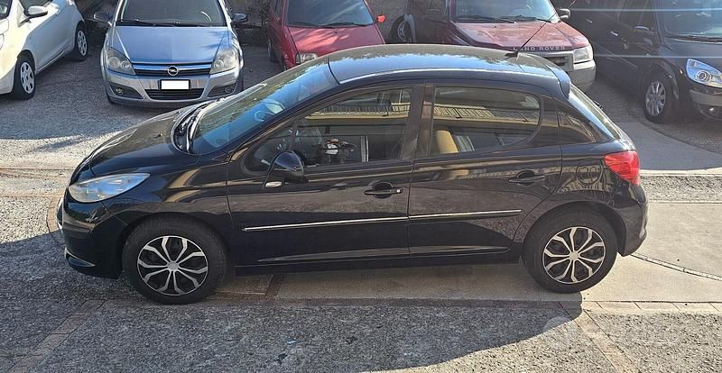Gebraucht Peugeot 207 75 PS (55 kW) 2007 Schwarz Limousine