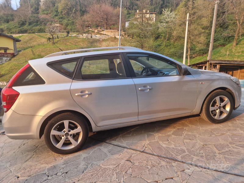 Usata Kia Ceed 90 CV (66 kW) 2010 Grigio Utilitaria