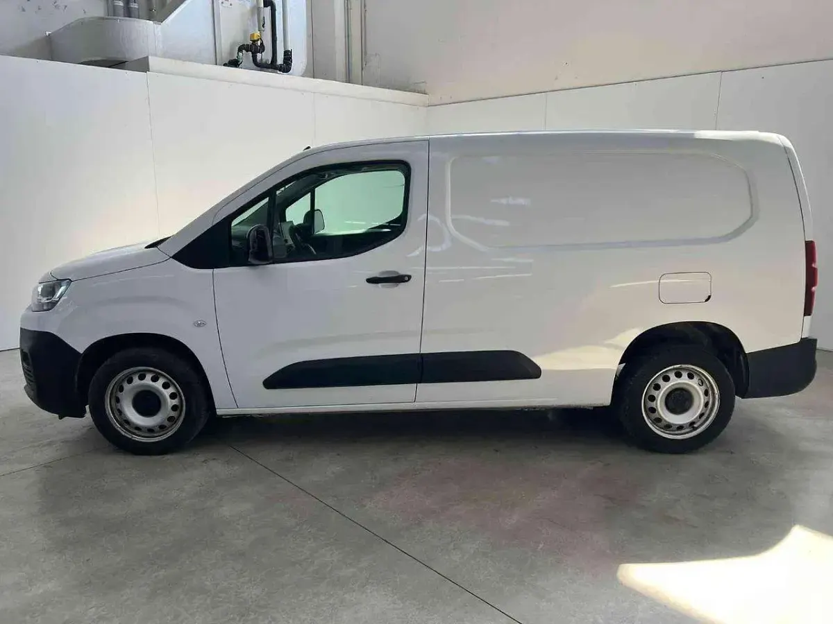 Usata Citroën Berlingo 102 CV (75 kW) 2023 Bianco Monovolume