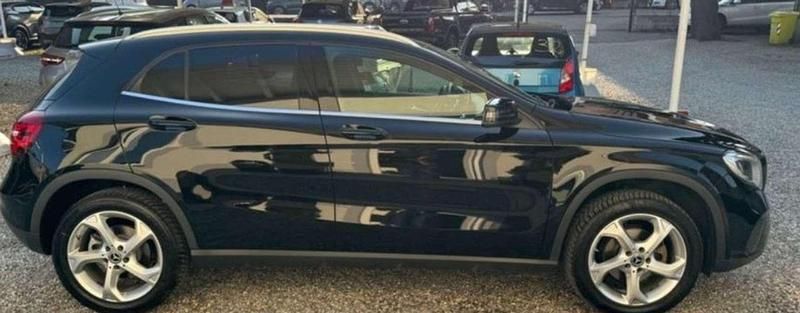 Usata Mercedes GLA180 122 CV (89 kW) 2018 Nero SUV