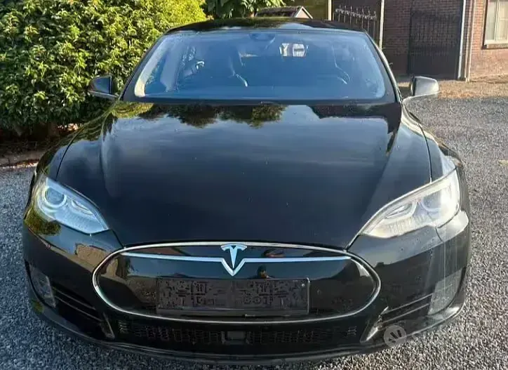 Usata Tesla Model S 135 kW (184 CV) 2015 Nero Utilitaria