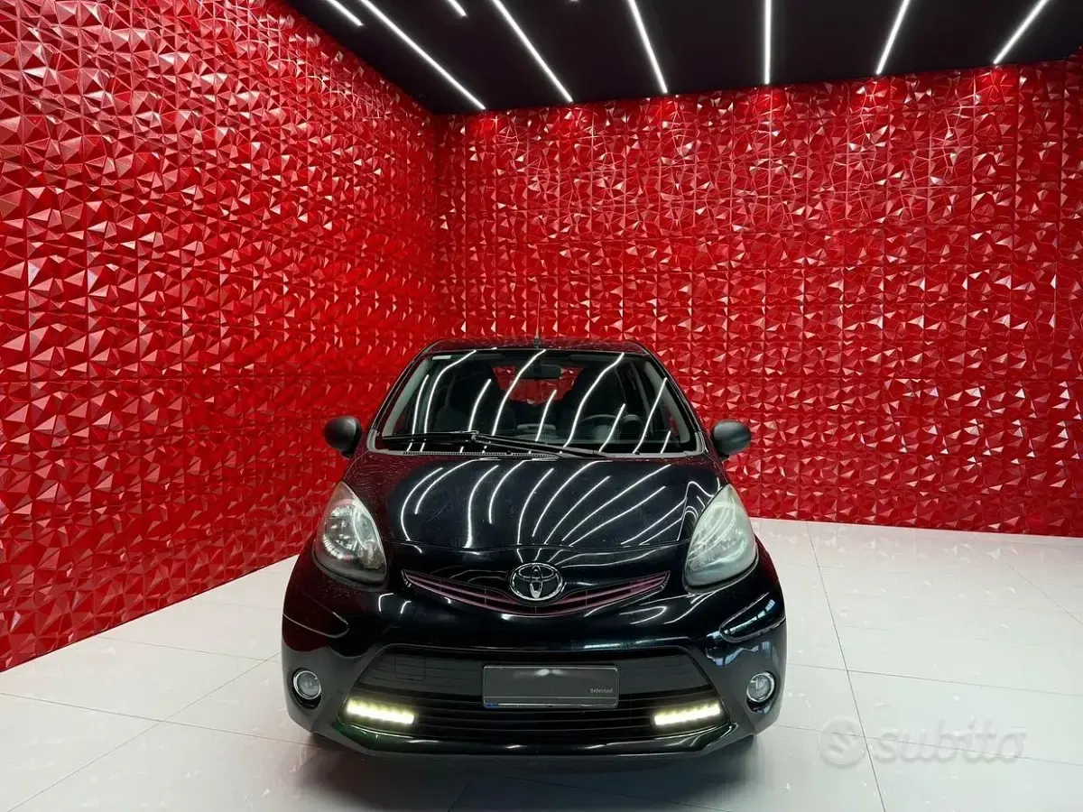 Begagnad Toyota Aygo Active 68 HK (50 kW) 2013 Svart Halvkombi