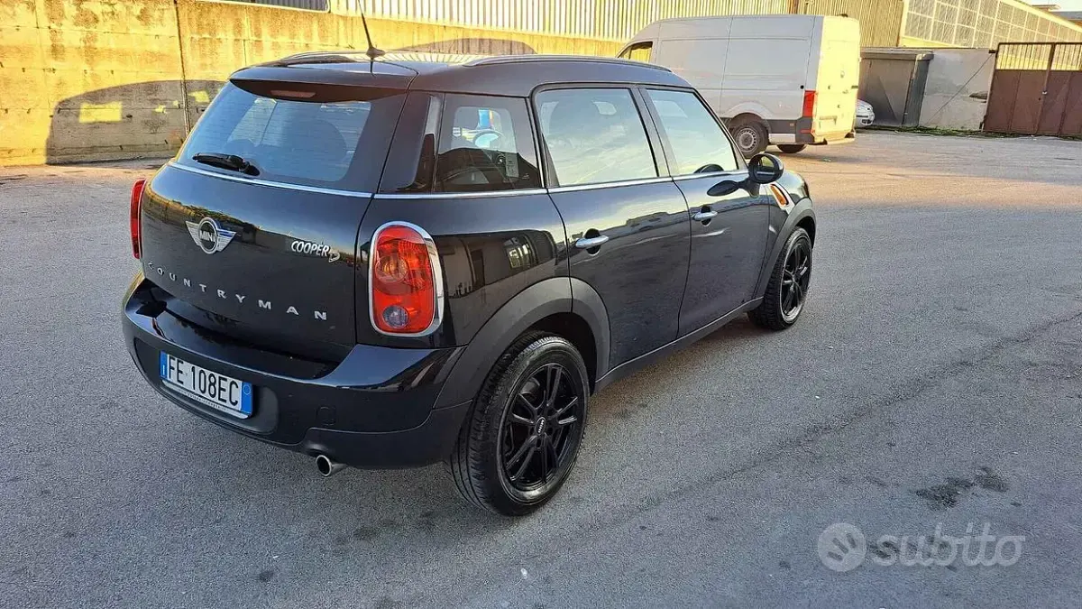 Usata Mini Cooper Countryman Business 111 CV (81 kW) 2016 Nero SUV