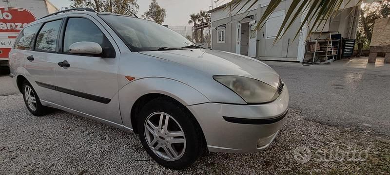 Usata Ford Focus 100 CV (73 kW) 2002 Grigio Station wagon