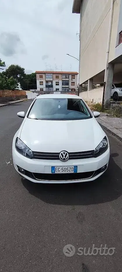 Usata VW Golf VI 105 CV (77 kW) 2011 Bianco Utilitaria