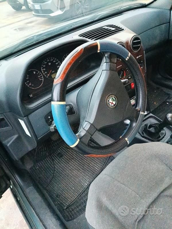 Usata Alfa Romeo 146 103 CV (75 kW) 1999 Grigio Utilitaria