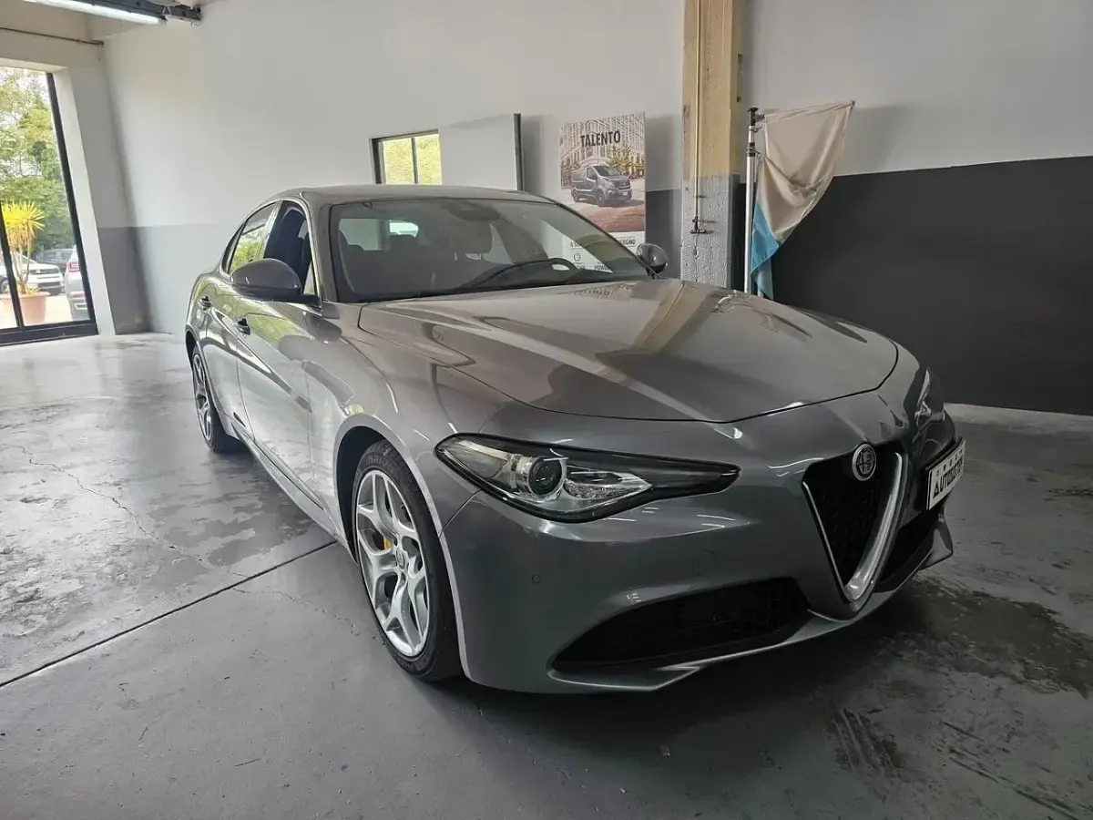 Käytetty Alfa Romeo Giulia Executive 190 HP (139 kW) 2019 Harmaa Sedan