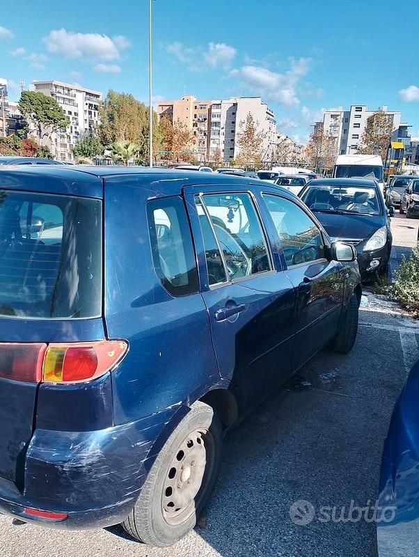 Usata Mazda 2 68 CV (50 kW) 2006 Blu Utilitaria