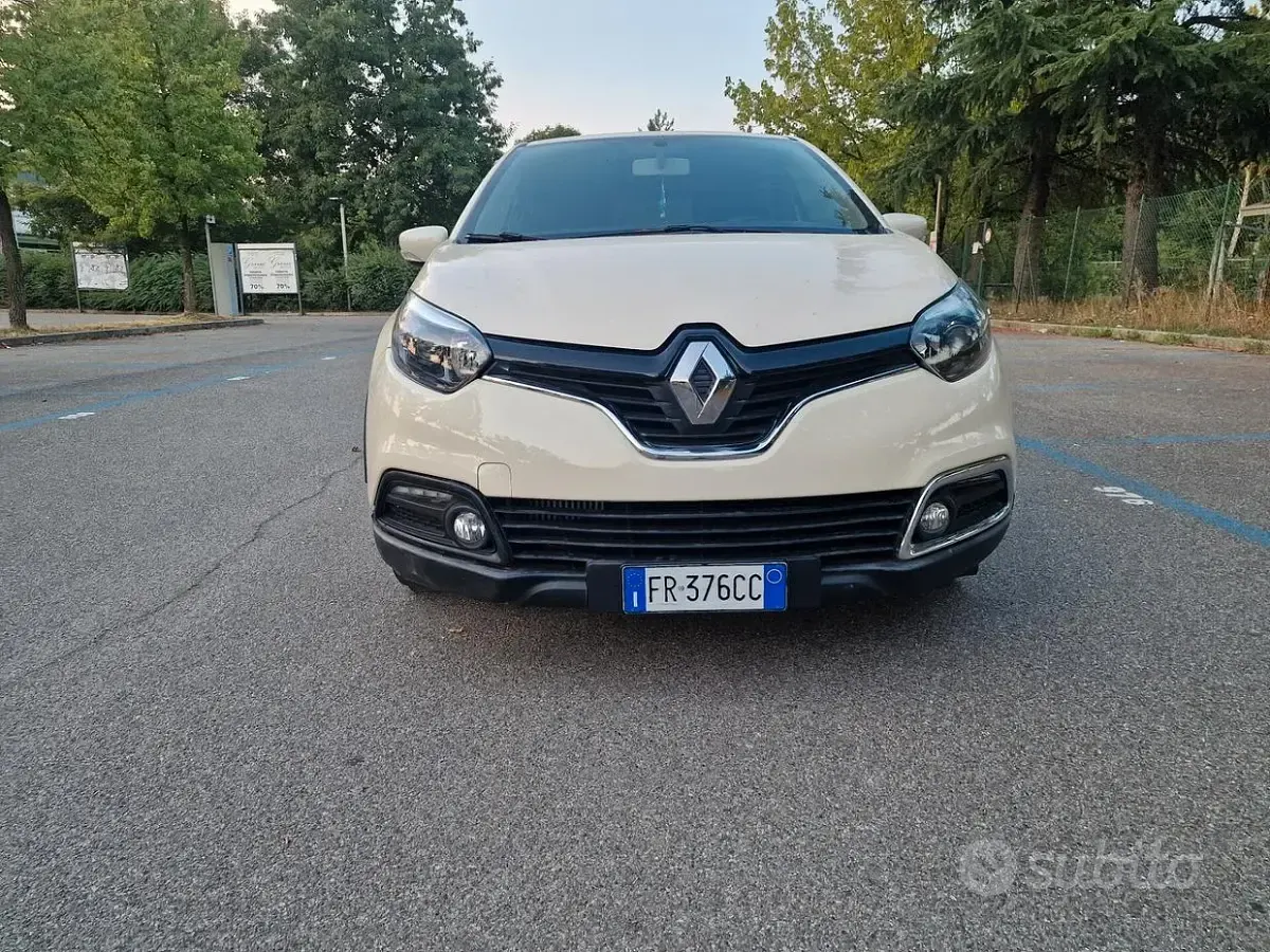 Usata Renault Captur 90 CV (66 kW) 2015 Beige SUV