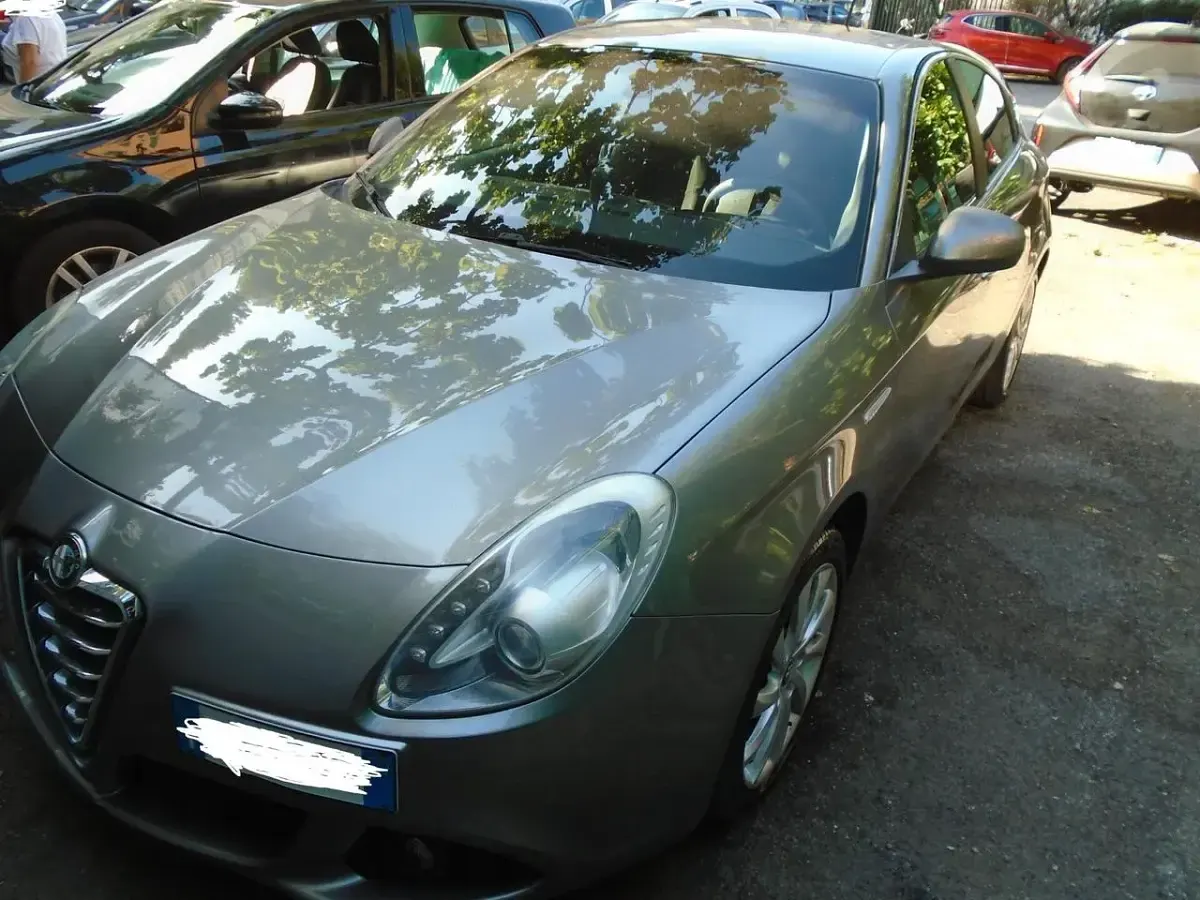 Usata Alfa Romeo Giulietta Exclusive 169 CV (124 kW) 2011 Grigio Utilitaria