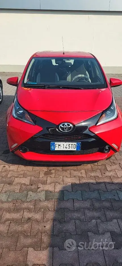 Usata Toyota Aygo 69 CV (50 kW) 2018 Rosso Utilitaria