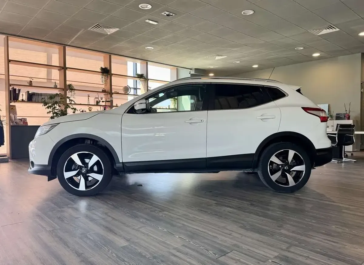 Usata Nissan Qashqai Tekna 110 CV (80 kW) 2017 Bianco SUV