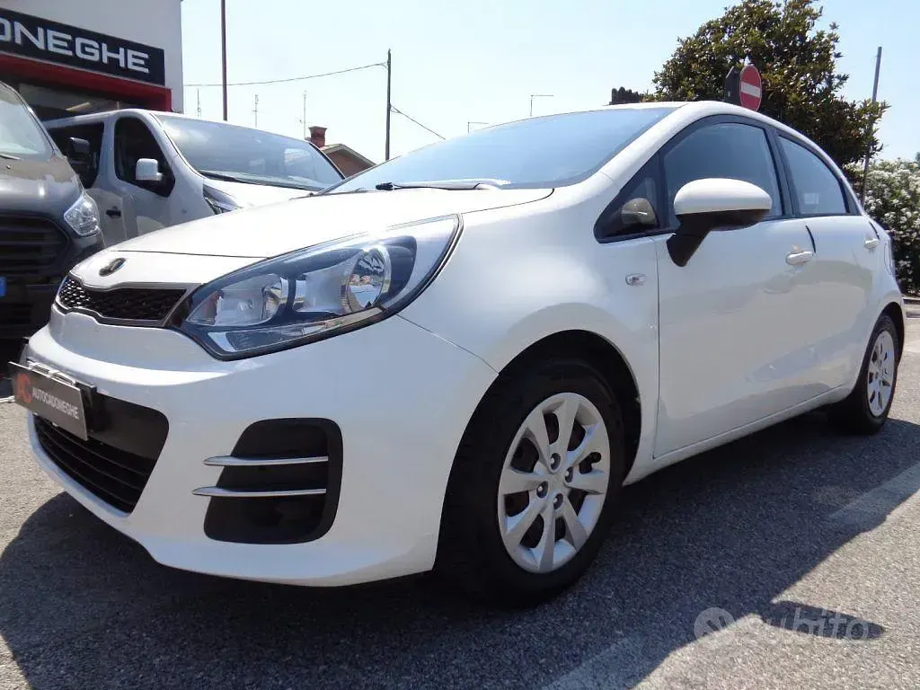 Usata Kia Rio 75 CV (55 kW) 2017 Bianco Berlina