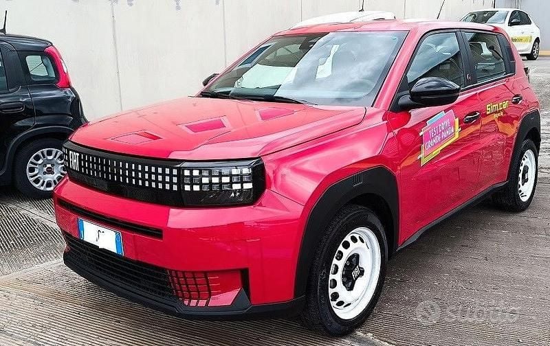 Usata Fiat Grande Panda Red 97 kW (132 CV) 2025 Rosso Utilitaria