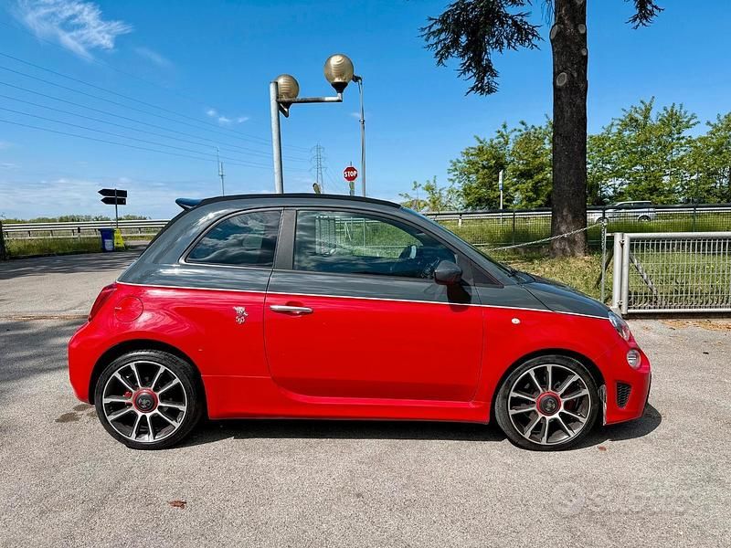 Usata Abarth 595C 145 CV (106 kW) 2018 Rosso Cabrio