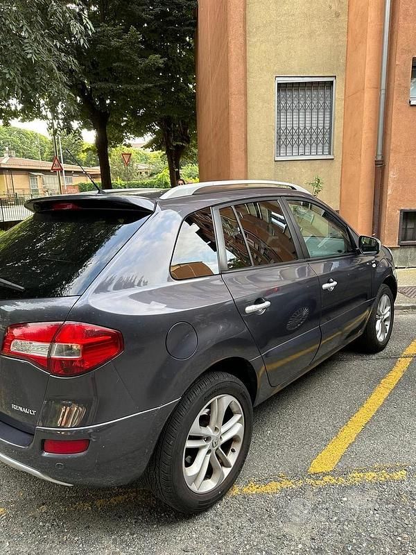 Usata Renault Koleos 150 CV (110 kW) 2011 Grigio SUV