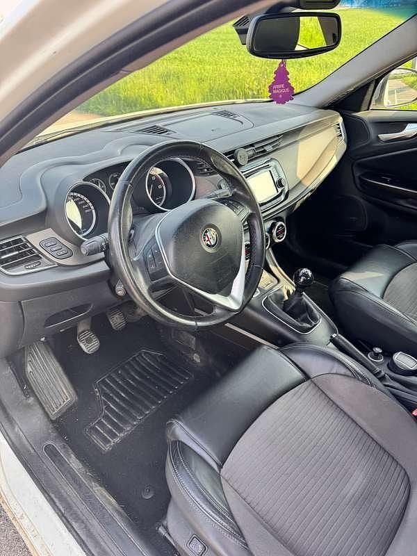 Usata Alfa Romeo Giulietta Exclusive 105 CV (77 kW) 2014 Bianco Utilitaria