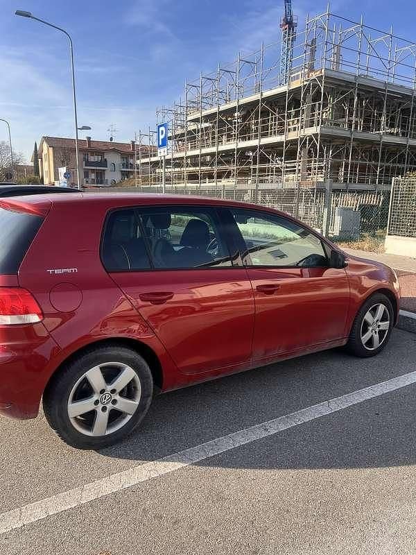 Usata VW Golf VI Team 105 CV (77 kW) 2010 Rosso Utilitaria
