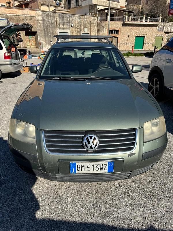 Usata VW Passat 160 CV (117 kW) 2000 Verde Station wagon