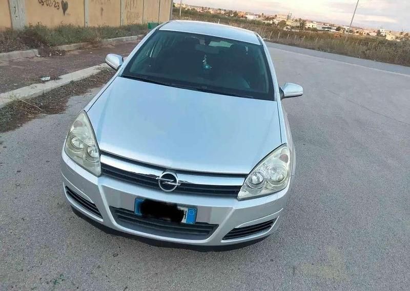 Usata Opel Astra 99 CV (72 kW) 2004 Grigio Berlina