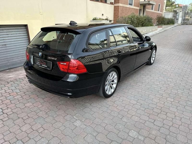 Usata BMW 320 184 CV (135 kW) 2011 Nero Station wagon